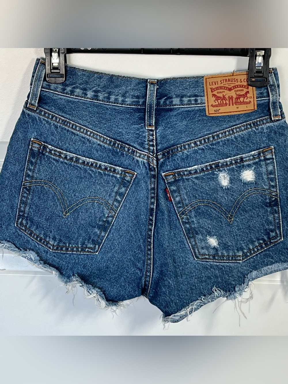 Levi’s 501 Distressed Cutoff Jean Shorts W25 Raw Hem Button Fly - Picture 4 of 8